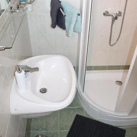 Lizi Apartment Alsoors